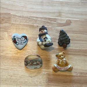 5 piece vintage Christmas brooches lot